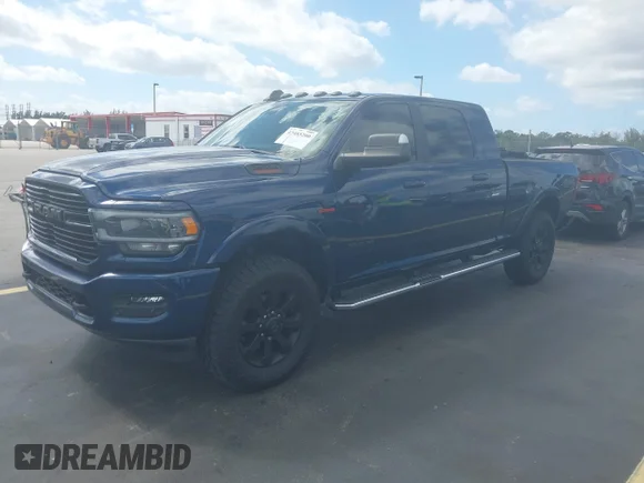 ✅ 2021 Ram 2500 Laramie • VIN: 3C6UR5NL9MG677225 • Lot: 43485200. Wystawiony na IAAI z przebiegiem 58 507 mil. Bezpłatny archiwum sprzedaży aukcyjnych z USA i szczegółowy raport historii pojazdu na DreamBid. Zdjęcie 2.