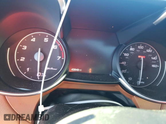 ✅ 2018 Alfa Romeo Giulia Ti Sport • VIN: ZARFAECN2J7595105 • Лот: 38014344. Опубліковано раніше на Copart з пробігом 43 949 миль. Безкоштовний доступ до архіву аукціонних продажів зі США та докладний звіт про історію автомобіля на DreamBid. Зображення 9.