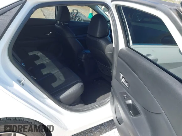 ✅ 2022 Hyundai Elantra Limited • VIN: KMHLN4AJ3NU024821 • Lot: 41730579. Wystawiony na IAAI z przebiegiem 64 152 mil. Bezpłatny archiwum sprzedaży aukcyjnych z USA i szczegółowy raport historii pojazdu na DreamBid. Zdjęcie 8.