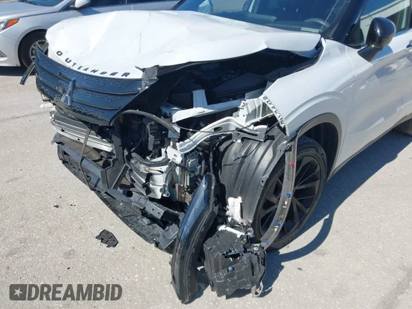 ✅ 2023 Mitsubishi Outlander SE • VIN: JA4J3UA81PZ033872 • Lot: 44356910. Wystawiony na IAAI z przebiegiem 44 290 mil. Bezpłatny archiwum sprzedaży aukcyjnych z USA i szczegółowy raport historii pojazdu na DreamBid. Zdjęcie 6.