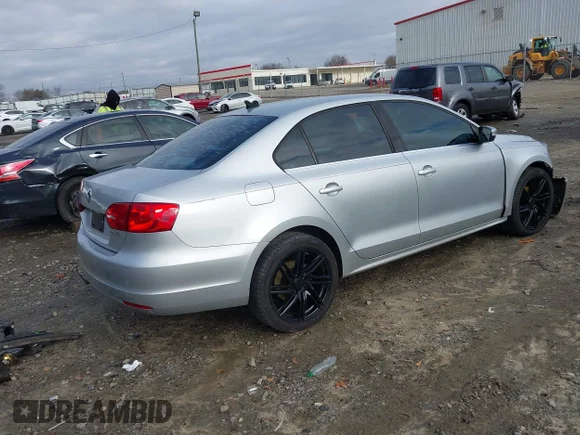 ✅ 2011 Volkswagen Jetta SEL • VIN: 3VWLX7AJ5BM362833 • Lot: 43822177. Wystawiony na IAAI z przebiegiem 162 179 mil. Bezpłatny archiwum sprzedaży aukcyjnych z USA i szczegółowy raport historii pojazdu na DreamBid. Zdjęcie 4.