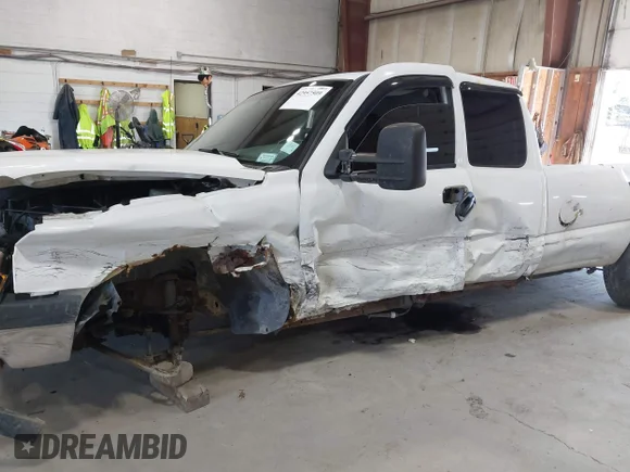 ✅ 2006 Chevrolet Silverado 1500 Work Truck • VIN: 1GCEK19V36E224928 • Lot: 42957509. Wystawiony na IAAI z przebiegiem 244 053 mil. Bezpłatny archiwum sprzedaży aukcyjnych z USA i szczegółowy raport historii pojazdu na DreamBid. Zdjęcie 6.