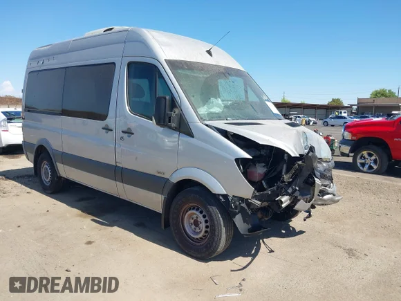 ✅ 2012 Mercedes-Benz Sprinter Passenger • VIN: WDZPE7CC9C5695410 • Lot: 42798183. Wystawiony na IAAI z przebiegiem Nie podano. Bezpłatny archiwum sprzedaży aukcyjnych z USA i szczegółowy raport historii pojazdu na DreamBid. Zdjęcie 1.