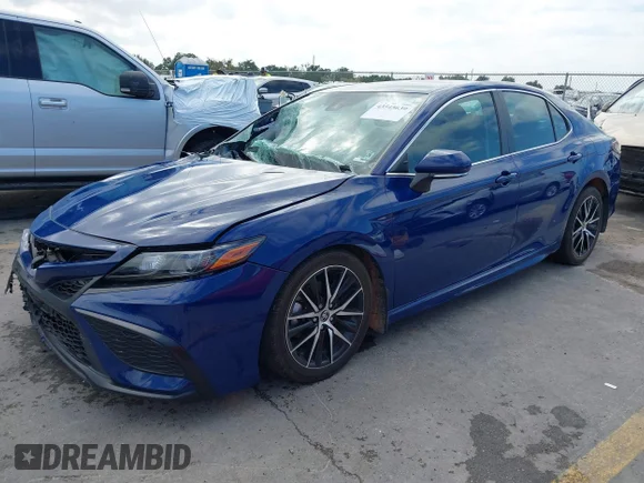 ✅ 2023 Toyota Camry SE Nightshade • VIN: 4T1G11BK8PU107957 • Lot: 43545639. Wystawiony na IAAI z przebiegiem 27 479 mil. Bezpłatny archiwum sprzedaży aukcyjnych z USA i szczegółowy raport historii pojazdu na DreamBid. Zdjęcie 2.