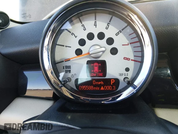✅ 2011 MINI Clubman S • VIN: WMWZG3C51BTY35177 • Лот: 44684879. Опубліковано раніше на IAAI з пробігом 95 588 миль. Безкоштовний доступ до архіву аукціонних продажів зі США та докладний звіт про історію автомобіля на DreamBid. Зображення 7.