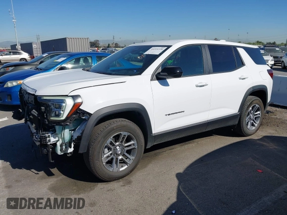 ✅ 2025 GMC Terrain FWD Elevation • VIN: 3GKALMEG8SL317477 • Lot: 44310330. Wystawiony na IAAI z przebiegiem 27 296 mil. Bezpłatny archiwum sprzedaży aukcyjnych z USA i szczegółowy raport historii pojazdu na DreamBid. Zdjęcie 2.
