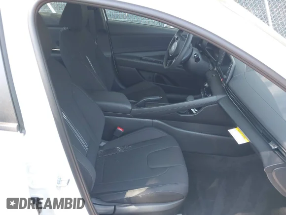 ✅ 2026 Hyundai Elantra SEL Sport • VIN: KMHLM4DG2TU195107 • Lot: 45150098. Wystawiony na IAAI z przebiegiem 525 mil. Bezpłatny archiwum sprzedaży aukcyjnych z USA i szczegółowy raport historii pojazdu na DreamBid. Zdjęcie 5.