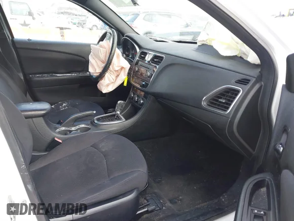 ✅ 2013 Chrysler 200 Touring • VIN: 1C3CCBBBXDN580367 • Lot: 41276955. Wystawiony na IAAI z przebiegiem 79 558 mil. Bezpłatny archiwum sprzedaży aukcyjnych z USA i szczegółowy raport historii pojazdu na DreamBid. Zdjęcie 5.