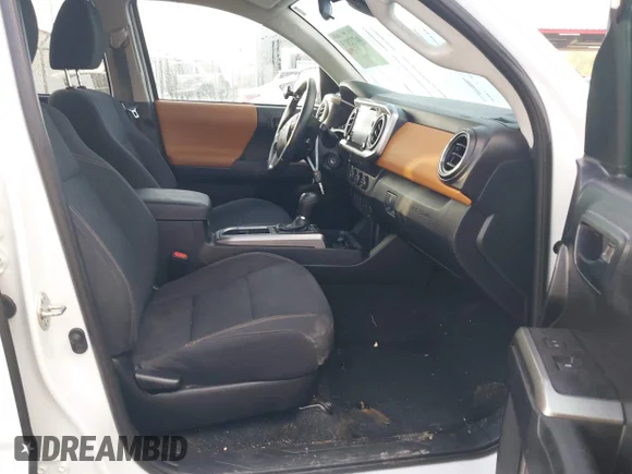 ✅ 2020 Toyota Tacoma SR • VIN: 5TFAX5GN1LX177120 • Lot: 44732019. Wystawiony na IAAI z przebiegiem 92 527 mil. Bezpłatny archiwum sprzedaży aukcyjnych z USA i szczegółowy raport historii pojazdu na DreamBid. Zdjęcie 5.
