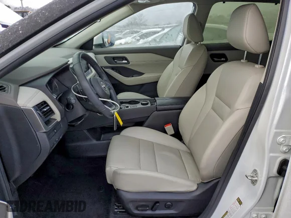 ✅ 2024 Nissan Rogue SV • VIN: JN8BT3BB9RW432522 • Lot: 95028275. Wystawiony na Copart z przebiegiem 32 713 mil. Bezpłatny archiwum sprzedaży aukcyjnych z USA i szczegółowy raport historii pojazdu na DreamBid. Zdjęcie 7.