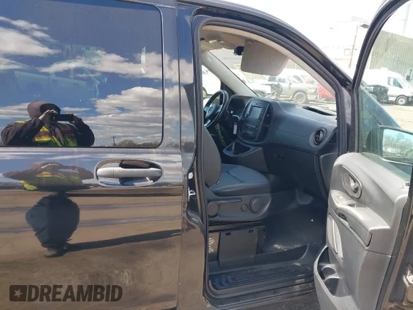 ✅ 2018 Mercedes-Benz Metris Passenger • VIN: WD4PG2EE7J3392586 • Лот: 44806735. Опубліковано раніше на IAAI з пробігом 181 676 миль. Безкоштовний доступ до архіву аукціонних продажів зі США та докладний звіт про історію автомобіля на DreamBid. Зображення 5.