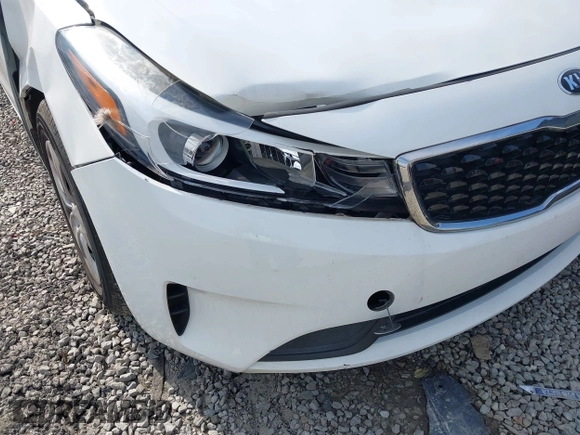 ✅ 2017 Kia Forte LX • VIN: 3KPFK4A77HE156871 • Lot: 44314385. Wystawiony na IAAI z przebiegiem 116 231 mil. Bezpłatny archiwum sprzedaży aukcyjnych z USA i szczegółowy raport historii pojazdu na DreamBid. Zdjęcie 6.