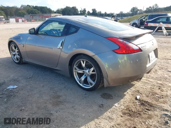 ✅ 2010 Nissan 370Z Touring • VIN: JN1AZ4EH2AM501100 • Lot: 43424337. Wystawiony na IAAI z przebiegiem 111 828 mil. Bezpłatny archiwum sprzedaży aukcyjnych z USA i szczegółowy raport historii pojazdu na DreamBid. Zdjęcie 3.