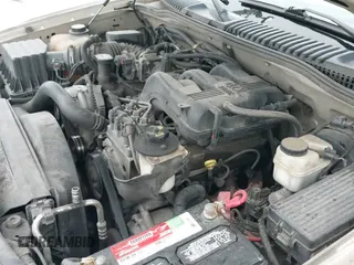 ✅ 2005 Ford Explorer XLT • VIN: 1FMZU73K95ZA63890 • Lot: 41712414. Wystawiony na IAAI z przebiegiem 256 387 mil. Bezpłatny archiwum sprzedaży aukcyjnych z USA i szczegółowy raport historii pojazdu na DreamBid. Zdjęcie 12.