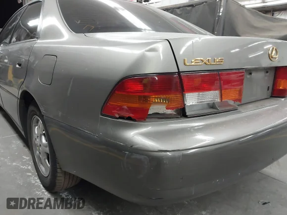 ✅ 1997 Lexus ES 300 • VIN: JT8BF22G2V0066648 • Lot: 41676461. Wystawiony na IAAI z przebiegiem 210 151 mil. Bezpłatny archiwum sprzedaży aukcyjnych z USA i szczegółowy raport historii pojazdu na DreamBid. Zdjęcie 6.