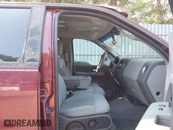 ✅ 2004 Ford F-150 XLT • VIN: 1FTRW14WX4KC40838 • Lot: 45642577. Wystawiony na IAAI z przebiegiem 215 709 mil. Bezpłatny archiwum sprzedaży aukcyjnych z USA i szczegółowy raport historii pojazdu na DreamBid. Zdjęcie 5.