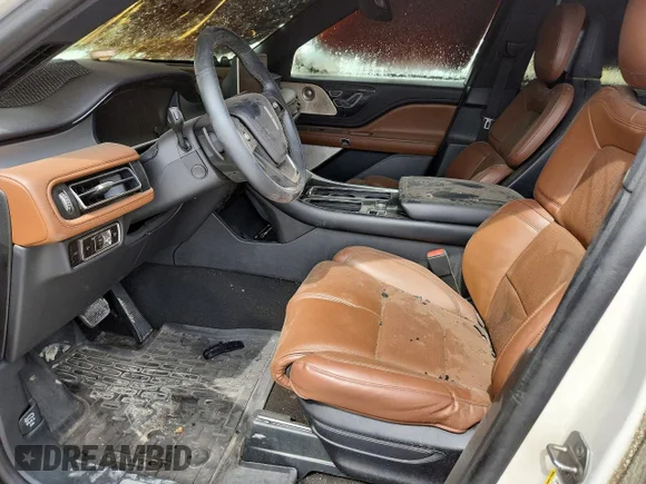 ✅ 2024 Lincoln Aviator Reserve • VIN: 5LM5J7XC2RGL02432 • Лот: 48225186. Опубліковано раніше на Copart з пробігом Не вказано. Безкоштовний доступ до архіву аукціонних продажів зі США та докладний звіт про історію автомобіля на DreamBid. Зображення 7.