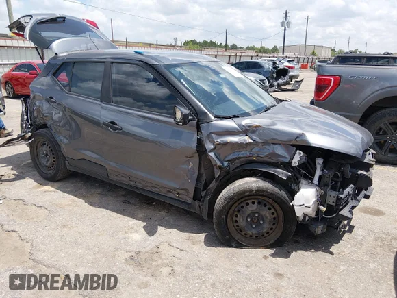 ✅ 2020 Nissan Kicks S • VIN: 3N1CP5BV3LL573158 • Лот: 45262080. Опубликован ранее на IAAI с пробегом 92 459 миль. Бесплатный доступ к архиву аукционных продаж из США и подробный отчёт об истории автомобиля на DreamBid. Изображение 1.