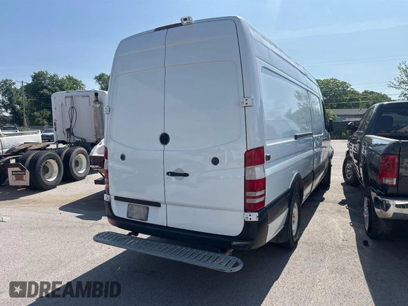 ✅ 2016 Mercedes-Benz Sprinter Cargo EXT • VIN: WD3PE8DD1GP245588 • Лот: 42861882. Опубліковано раніше на IAAI з пробігом 294 442 миль. Безкоштовний доступ до архіву аукціонних продажів зі США та докладний звіт про історію автомобіля на DreamBid. Зображення 25.