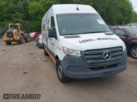 ✅ 2022 Mercedes-Benz Sprinter Cargo • VIN: W1Y4ECHY3NT105745 • Lot: 45168028. Wystawiony na IAAI z przebiegiem 99 587 mil. Bezpłatny archiwum sprzedaży aukcyjnych z USA i szczegółowy raport historii pojazdu na DreamBid. Zdjęcie 1.