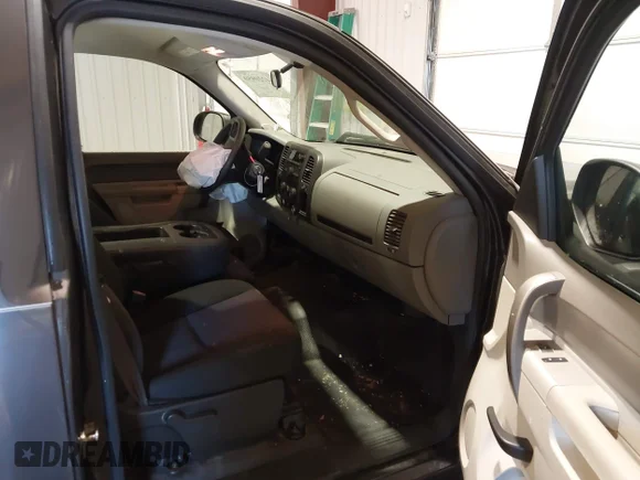 ✅ 2011 Chevrolet Silverado 1500 Work Truck • VIN: 1GCNCPEA0BF143733 • Lot: 44220950. Wystawiony na IAAI z przebiegiem 180 449 mil. Bezpłatny archiwum sprzedaży aukcyjnych z USA i szczegółowy raport historii pojazdu na DreamBid. Zdjęcie 5.