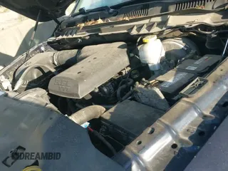 2018 Ram 1500 Express z VIN 1C6RR7KG3JS339414, wystawiony jako IAAI lot #43356346 z przebiegiem 100 865 mil mil oraz . Historia ofert i sprzedaży dostępna na DreamBid. Obrazek 19.