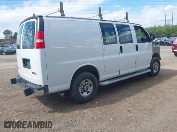 ✅ 2021 GMC Savana Cargo • VIN: 1GTW7AFP3M1203156 • Lot: 44908831. Wystawiony na IAAI z przebiegiem 65 380 mil. Bezpłatny archiwum sprzedaży aukcyjnych z USA i szczegółowy raport historii pojazdu na DreamBid. Zdjęcie 4.