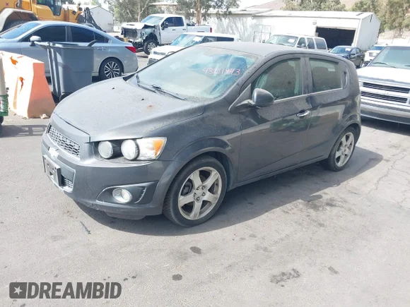 ✅ 2013 Chevrolet Sonic LTZ • VIN: 1G1JE6SG0D4170367 • Lot: 43211443. Wystawiony na IAAI z przebiegiem 116 449 mil. Bezpłatny archiwum sprzedaży aukcyjnych z USA i szczegółowy raport historii pojazdu na DreamBid. Zdjęcie 2.