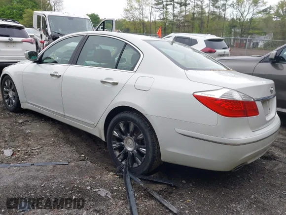 ✅ 2010 Hyundai Genesis • VIN: KMHGC4DE4AU108906 • Lot: 42171976. Wystawiony na IAAI z przebiegiem 119 400 mil. Bezpłatny archiwum sprzedaży aukcyjnych z USA i szczegółowy raport historii pojazdu na DreamBid. Zdjęcie 3.