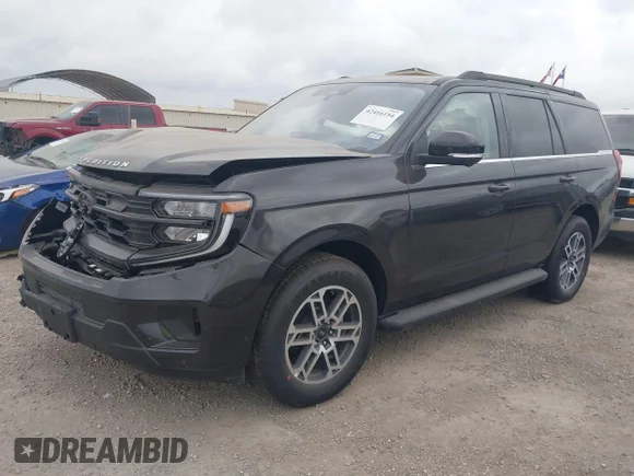 ✅ 2025 Ford Expedition Active • VIN: 1FMJU1H86SEA17492 • Lot: 42416154. Listed on IAAI with 2,890 mi. Free auction sales archive from the USA and detailed vehicle history report at DreamBid. Image 2.