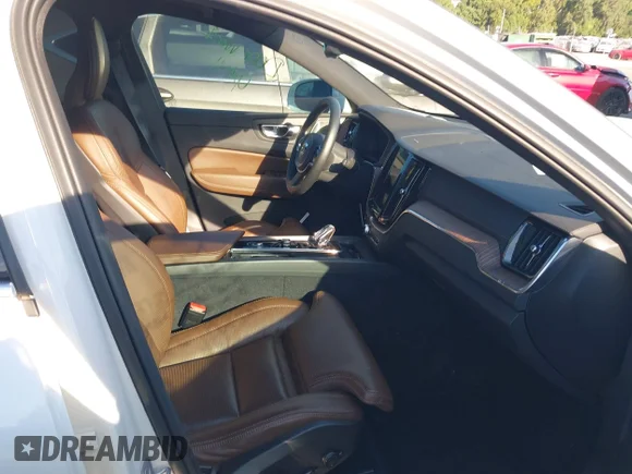 ✅ 2022 Volvo XC60 Inscription • VIN: YV4062RL4N1940825 • Lot: 43126012. Wystawiony na IAAI z przebiegiem 39 591 mil. Bezpłatny archiwum sprzedaży aukcyjnych z USA i szczegółowy raport historii pojazdu na DreamBid. Zdjęcie 5.