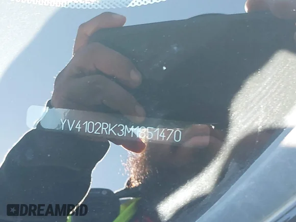 ✅ 2021 Volvo XC60 Momentum • VIN: YV4102RK3M1851470 • Lot: 44161644. Wystawiony na IAAI z przebiegiem Nie podano. Bezpłatny archiwum sprzedaży aukcyjnych z USA i szczegółowy raport historii pojazdu na DreamBid. Zdjęcie 9.