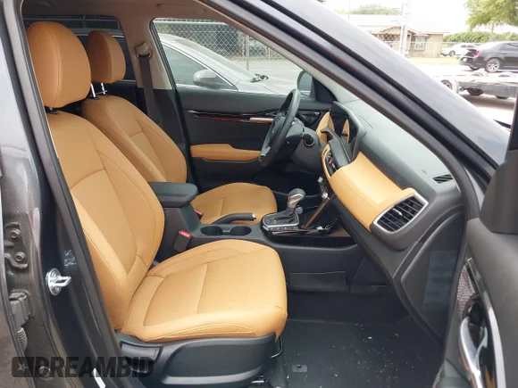 ✅ 2025 Kia Seltos EX • VIN: KNDERCAA5S7695784 • Lot: 42116996. Wystawiony na IAAI z przebiegiem 9 410 mil. Bezpłatny archiwum sprzedaży aukcyjnych z USA i szczegółowy raport historii pojazdu na DreamBid. Zdjęcie 5.