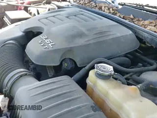 ✅ 2014 Dodge Challenger SXT Plus • VIN: 2C3CDYAG7EH153607 • Lot: 43037428. Wystawiony na IAAI z przebiegiem 156 808 mil. Bezpłatny archiwum sprzedaży aukcyjnych z USA i szczegółowy raport historii pojazdu na DreamBid. Zdjęcie 19.