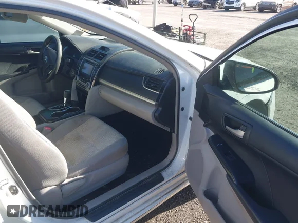 ✅ 2014 Toyota Camry SE • VIN: 4T1BF1FK6EU849289 • Lot: 44035158. Wystawiony na IAAI z przebiegiem 135 731 mil. Bezpłatny archiwum sprzedaży aukcyjnych z USA i szczegółowy raport historii pojazdu na DreamBid. Zdjęcie 5.