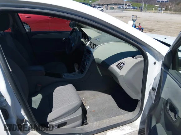 ✅ 2010 Chevrolet Malibu 1LS • VIN: 1G1ZB5EB0AF302579 • Lot: 44787940. Wystawiony na IAAI z przebiegiem Nie podano. Bezpłatny archiwum sprzedaży aukcyjnych z USA i szczegółowy raport historii pojazdu na DreamBid. Zdjęcie 5.
