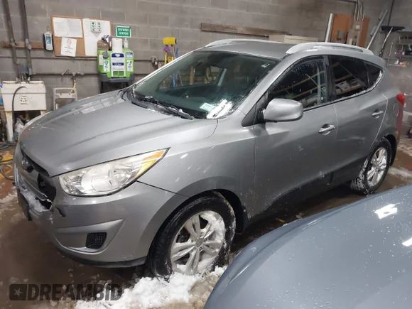 ✅ 2010 Hyundai Tucson Limited • VIN: KM8JU3AC3AU060220 • Lot: 44254234. Wystawiony na IAAI z przebiegiem 141 919 mil. Bezpłatny archiwum sprzedaży aukcyjnych z USA i szczegółowy raport historii pojazdu na DreamBid. Zdjęcie 2.