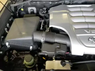 ✅ 2020 Toyota Land Cruiser • VIN: JTMCY7AJ5L4094265 • Lot: 49725175. Wystawiony na Copart z przebiegiem 85 180 mil. Bezpłatny archiwum sprzedaży aukcyjnych z USA i szczegółowy raport historii pojazdu na DreamBid. Zdjęcie 17.