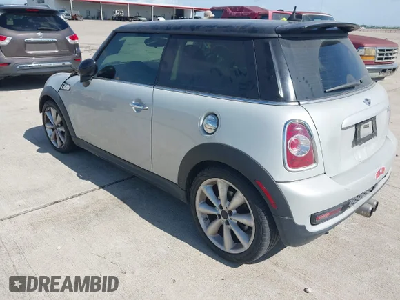 ✅ 2013 MINI Hardtop S • VIN: WMWSV3C54DT476756 • Лот: 42691529. Опубликован ранее на IAAI с пробегом 130 877 миль. Бесплатный доступ к архиву аукционных продаж из США и подробный отчёт об истории автомобиля на DreamBid. Изображение 3.