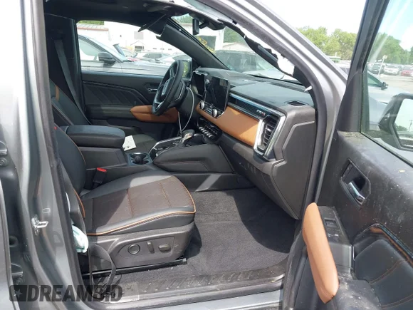 ✅ 2025 GMC Canyon 4WD AT4 • VIN: 1GTP2DEK3S1212978 • Lot: 44792823. Wystawiony na IAAI z przebiegiem 4 418 mil. Bezpłatny archiwum sprzedaży aukcyjnych z USA i szczegółowy raport historii pojazdu na DreamBid. Zdjęcie 5.