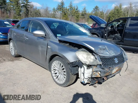 ✅ 2011 Suzuki Kizashi SE • VIN: JS2RF9A39B6110425 • Lot: 44551648. Wystawiony na IAAI z przebiegiem 143 336 mil. Bezpłatny archiwum sprzedaży aukcyjnych z USA i szczegółowy raport historii pojazdu na DreamBid. Zdjęcie 1.