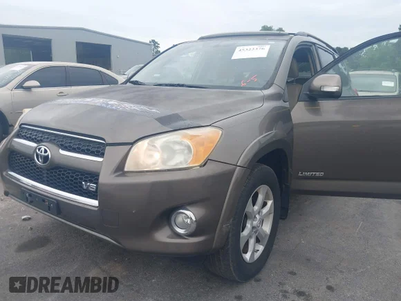 ✅ 2009 Toyota RAV4 Limited • VIN: JTMBK31V995075049 • Lot: 45322376. Wystawiony na IAAI z przebiegiem 152 524 mil. Bezpłatny archiwum sprzedaży aukcyjnych z USA i szczegółowy raport historii pojazdu na DreamBid. Zdjęcie 6.