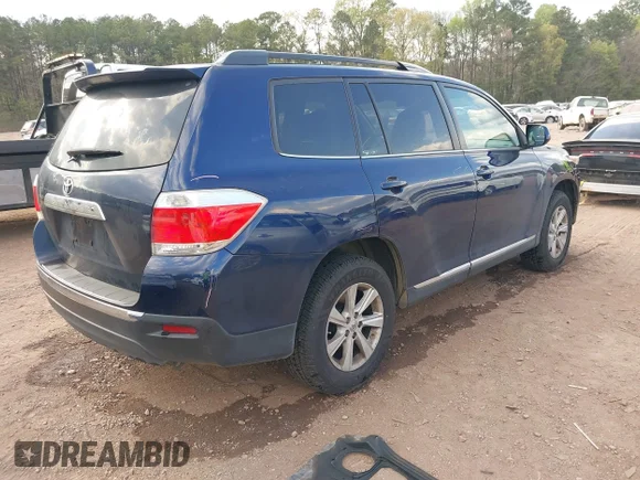 ✅ 2013 Toyota Highlander SE • VIN: 5TDBK3EH9DS209713 • Lot: 44737437. Listed on IAAI with 176,414 mi. Free auction sales archive from the USA and detailed vehicle history report at DreamBid. Image 4.