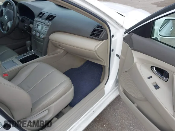 ✅ 2010 Toyota Camry LE • VIN: 4T1BF3EK9AU551746 • Lot: 44061208. Wystawiony na IAAI z przebiegiem 187 351 mil. Bezpłatny archiwum sprzedaży aukcyjnych z USA i szczegółowy raport historii pojazdu na DreamBid. Zdjęcie 5.