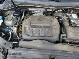 ✅ 2020 Volkswagen Tiguan SE • VIN: 3VV2B7AX3LM134656 • Lot: 82420905. Wystawiony na Copart z przebiegiem 81 561 mil. Bezpłatny archiwum sprzedaży aukcyjnych z USA i szczegółowy raport historii pojazdu na DreamBid. Zdjęcie 16.