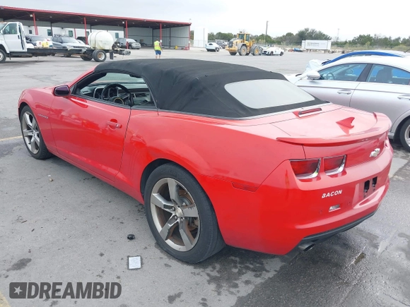 ✅ 2011 Chevrolet Camaro 2LT • VIN: 2G1FC3DD2B9185976 • Lot: 44125731. Wystawiony na IAAI z przebiegiem 182 085 mil. Bezpłatny archiwum sprzedaży aukcyjnych z USA i szczegółowy raport historii pojazdu na DreamBid. Zdjęcie 3.