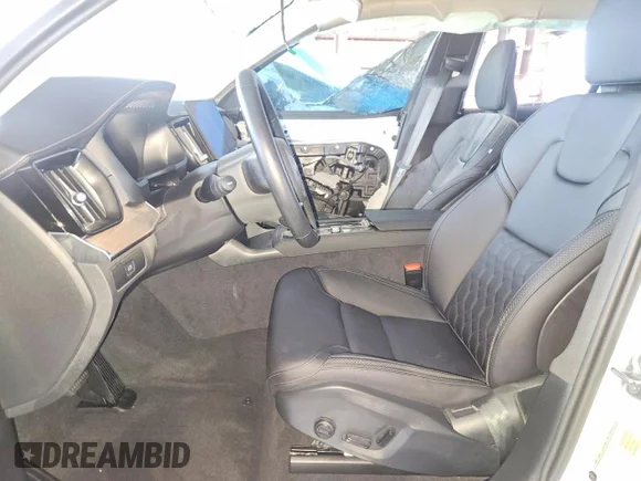 ✅ 2025 Volvo XC90 Plus • VIN: YV4062PB7S1372799 • Lot: 60684936. Wystawiony na Copart z przebiegiem 10 721 mil. Bezpłatny archiwum sprzedaży aukcyjnych z USA i szczegółowy raport historii pojazdu na DreamBid. Zdjęcie 7.