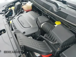 ✅ 2020 Chrysler Pacifica Touring L Plus • VIN: 2C4RC1EG4LR135311 • Lot: 43179041. Wystawiony na IAAI z przebiegiem 86 388 mil. Bezpłatny archiwum sprzedaży aukcyjnych z USA i szczegółowy raport historii pojazdu na DreamBid. Zdjęcie 18.