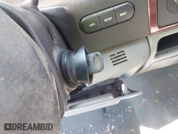 ✅ 2006 Ford F-250 XL • VIN: 1FTSX21P76EB76194 • Лот: 44907727. Опубліковано раніше на IAAI з пробігом 148 127 миль. Безкоштовний доступ до архіву аукціонних продажів зі США та докладний звіт про історію автомобіля на DreamBid. Зображення 11.