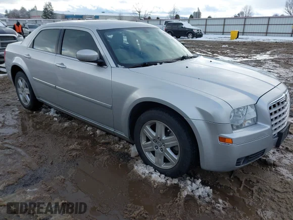 ✅ 2006 Chrysler 300 Touring • VIN: 2C3KK53G16H500797 • Lot: 44114751. Listed on IAAI with 35,430 mi. Free auction sales archive from the USA and detailed vehicle history report at DreamBid. Image 1.
